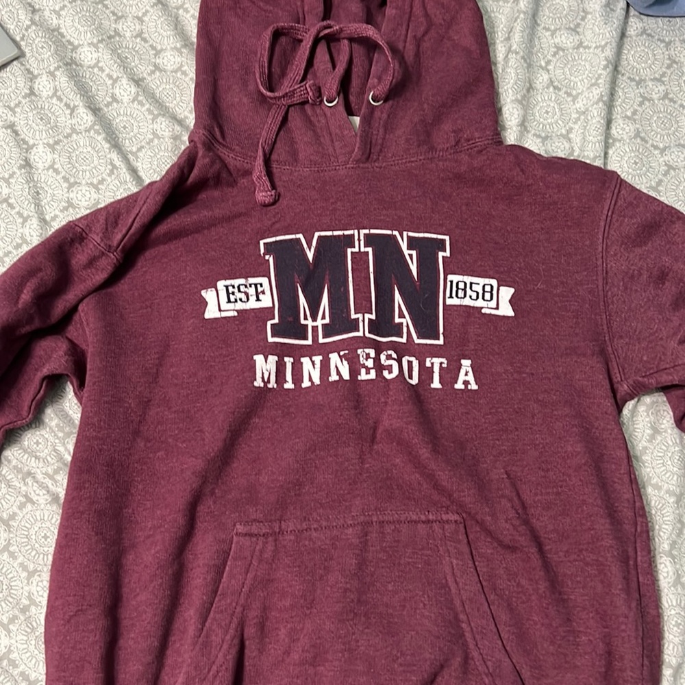 maroon minnesota sweatshirt, size small